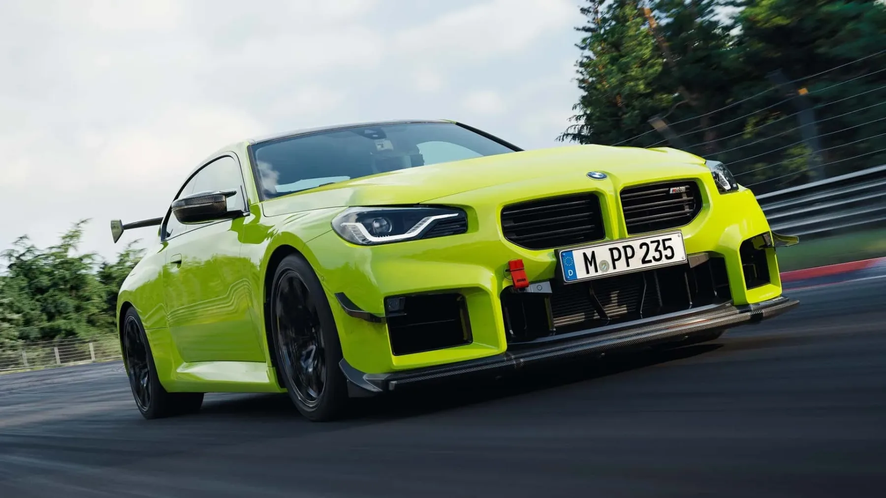 Novi BMW M2 z M Performance Track Kit: Ko cestni huligan obleče dirkaški dres in gre v fitnes