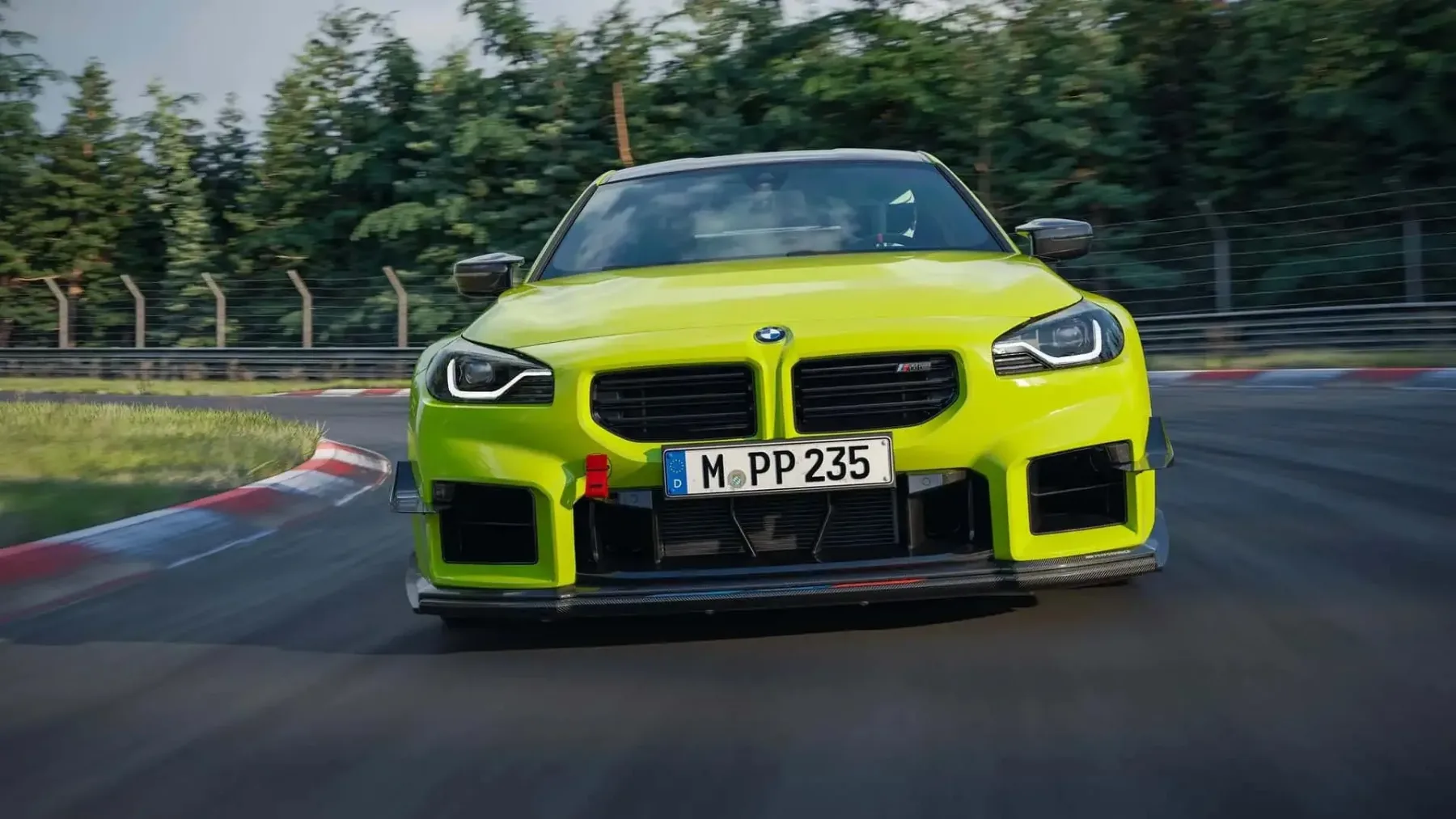 Novi BMW M2 z M Performance Track Kit: Ko cestni huligan obleče dirkaški dres in gre v fitnes