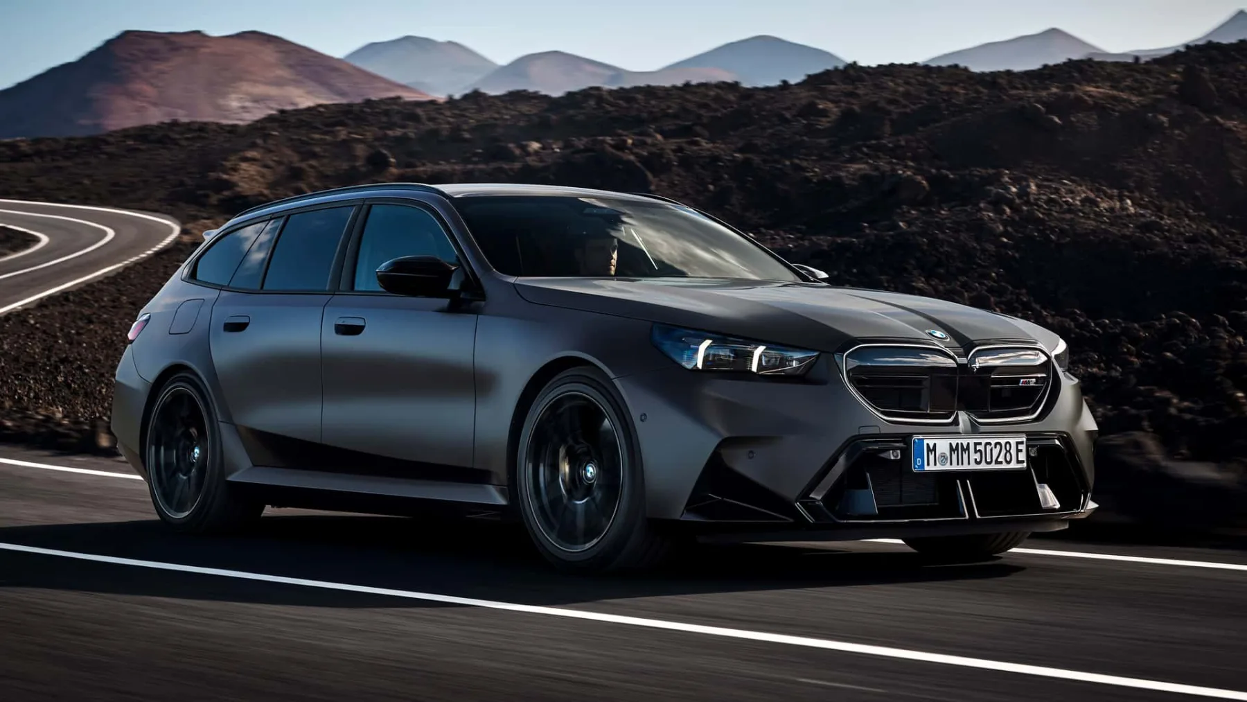 Novi BMW M5 Touring (2024): Najmočnejši karavan na svetu, obtežen z več kot 2,5 tone hibridne moči