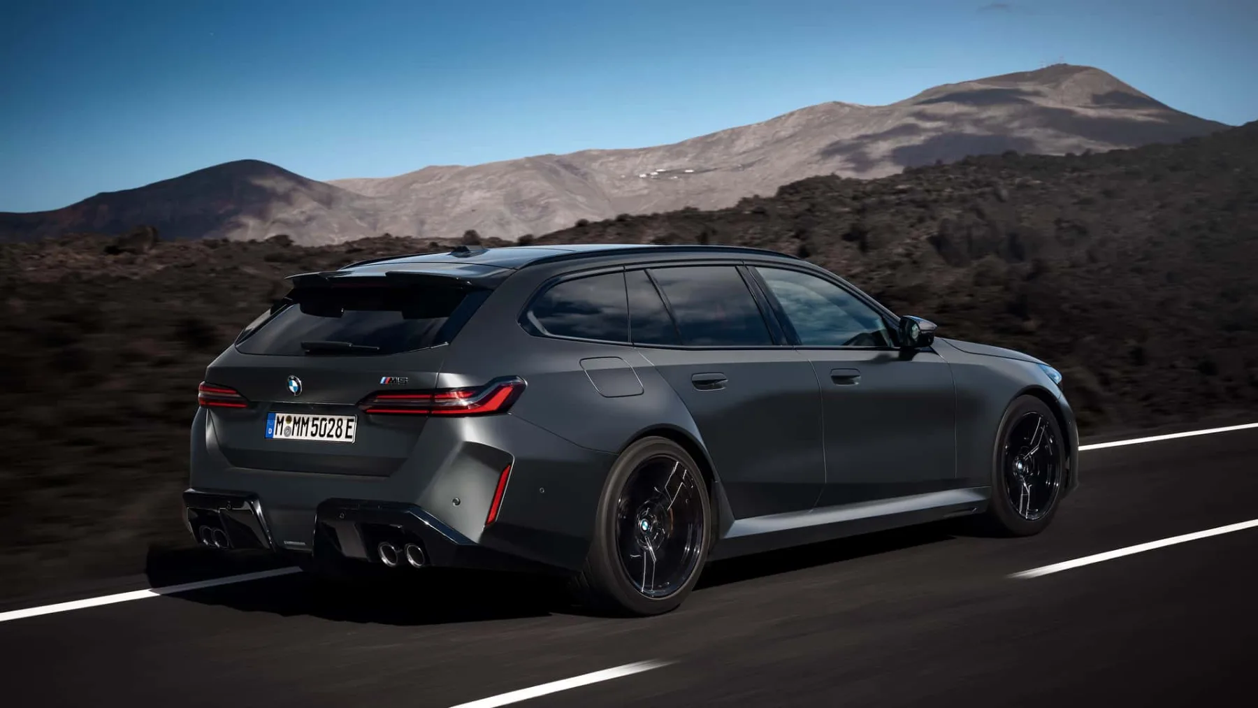 Novi BMW M5 Touring (2024): Najmočnejši karavan na svetu, obtežen z več kot 2,5 tone hibridne moči