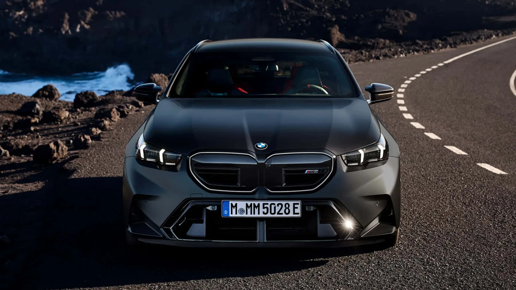 Novi BMW M5 Touring (2024): Najmočnejši karavan na svetu, obtežen z več kot 2,5 tone hibridne moči
