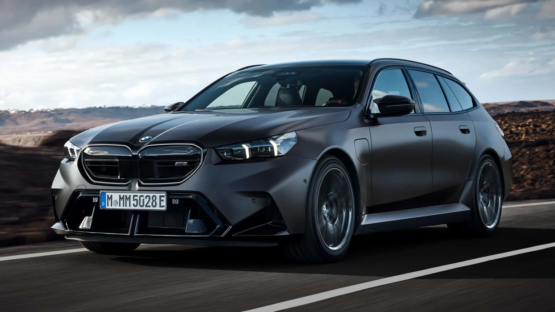 Novi BMW M5 Touring (2024): Najmočnejši karavan na svetu, obtežen z več kot 2,5 tone hibridne moči