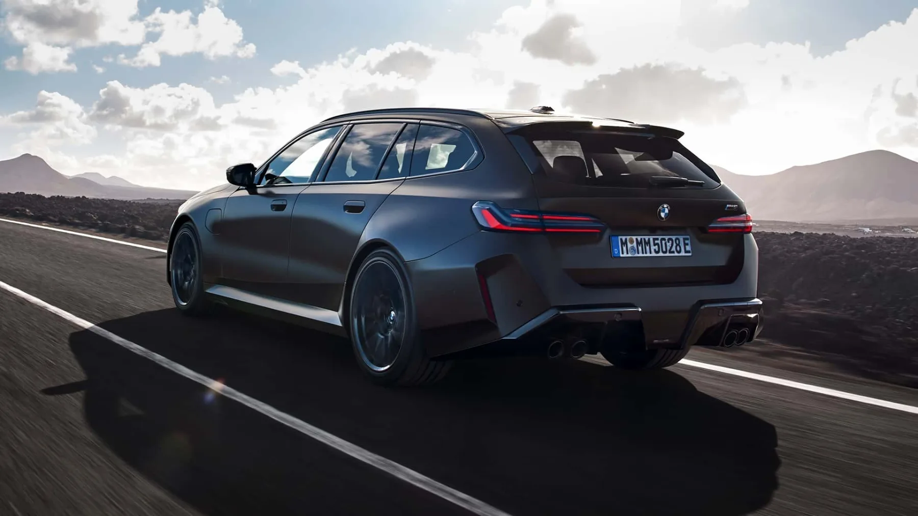 Novi BMW M5 Touring (2024): Najmočnejši karavan na svetu, obtežen z več kot 2,5 tone hibridne moči