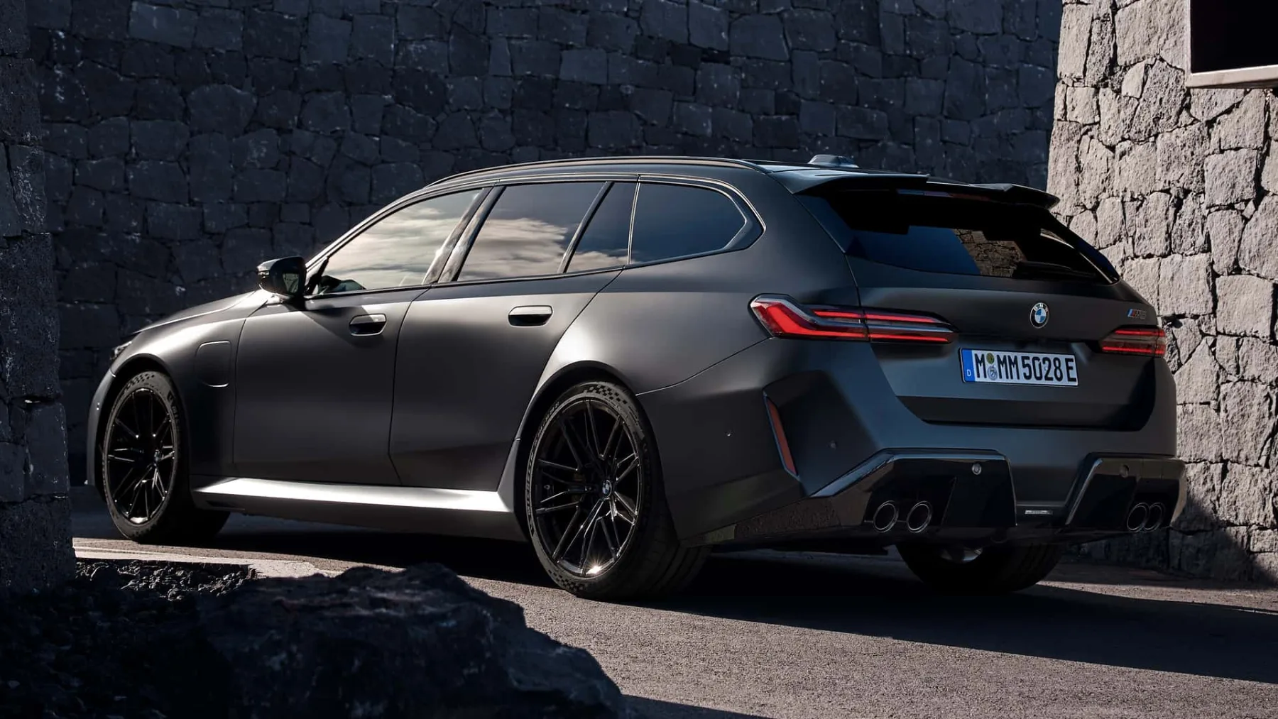 Novi BMW M5 Touring (2024): Najmočnejši karavan na svetu, obtežen z več kot 2,5 tone hibridne moči