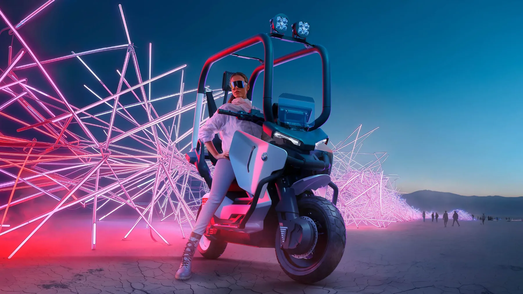 Novi BMW Motorrad Vision CE: Električni skuter brez čelade, ki vas bo popeljal v prihodnost urbane vožnje