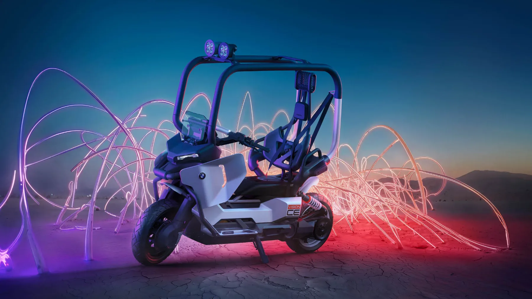 Novi BMW Motorrad Vision CE: Električni skuter brez čelade, ki vas bo popeljal v prihodnost urbane vožnje