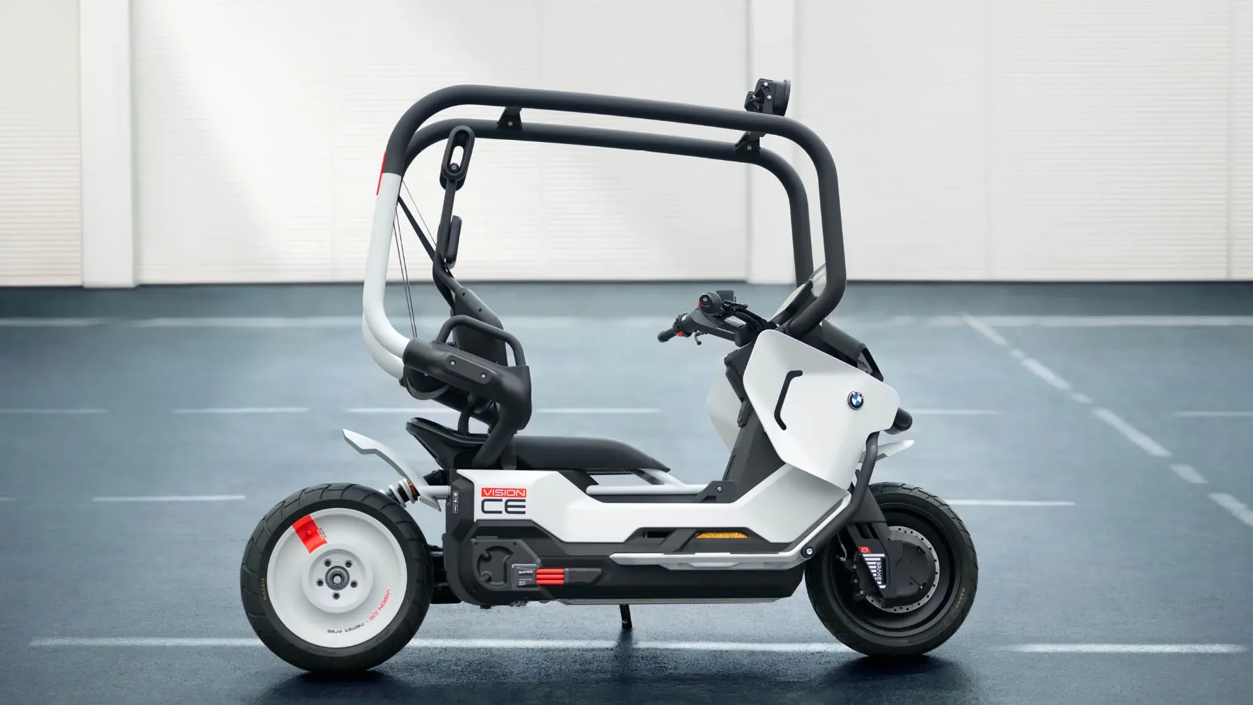 Novi BMW Motorrad Vision CE: Električni skuter brez čelade, ki vas bo popeljal v prihodnost urbane vožnje