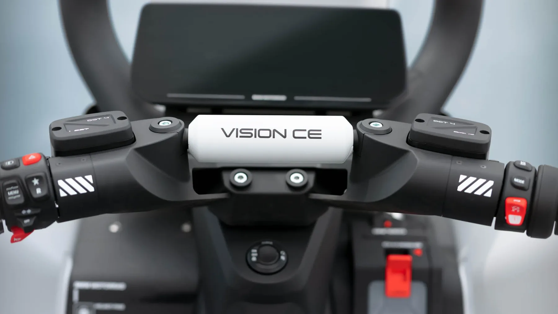 Novi BMW Motorrad Vision CE: Električni skuter brez čelade, ki vas bo popeljal v prihodnost urbane vožnje