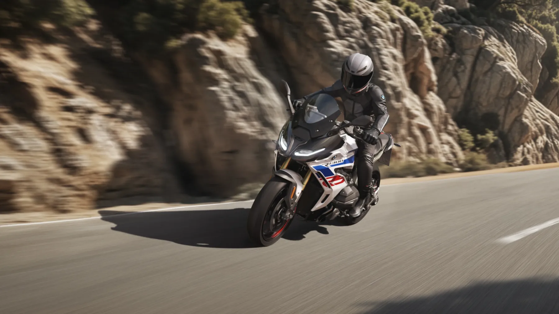 Novi BMW R 1300 RS – 2025 – športno-turistični kralj med bokserji je nazaj in močnejši kot kdajkoli prej