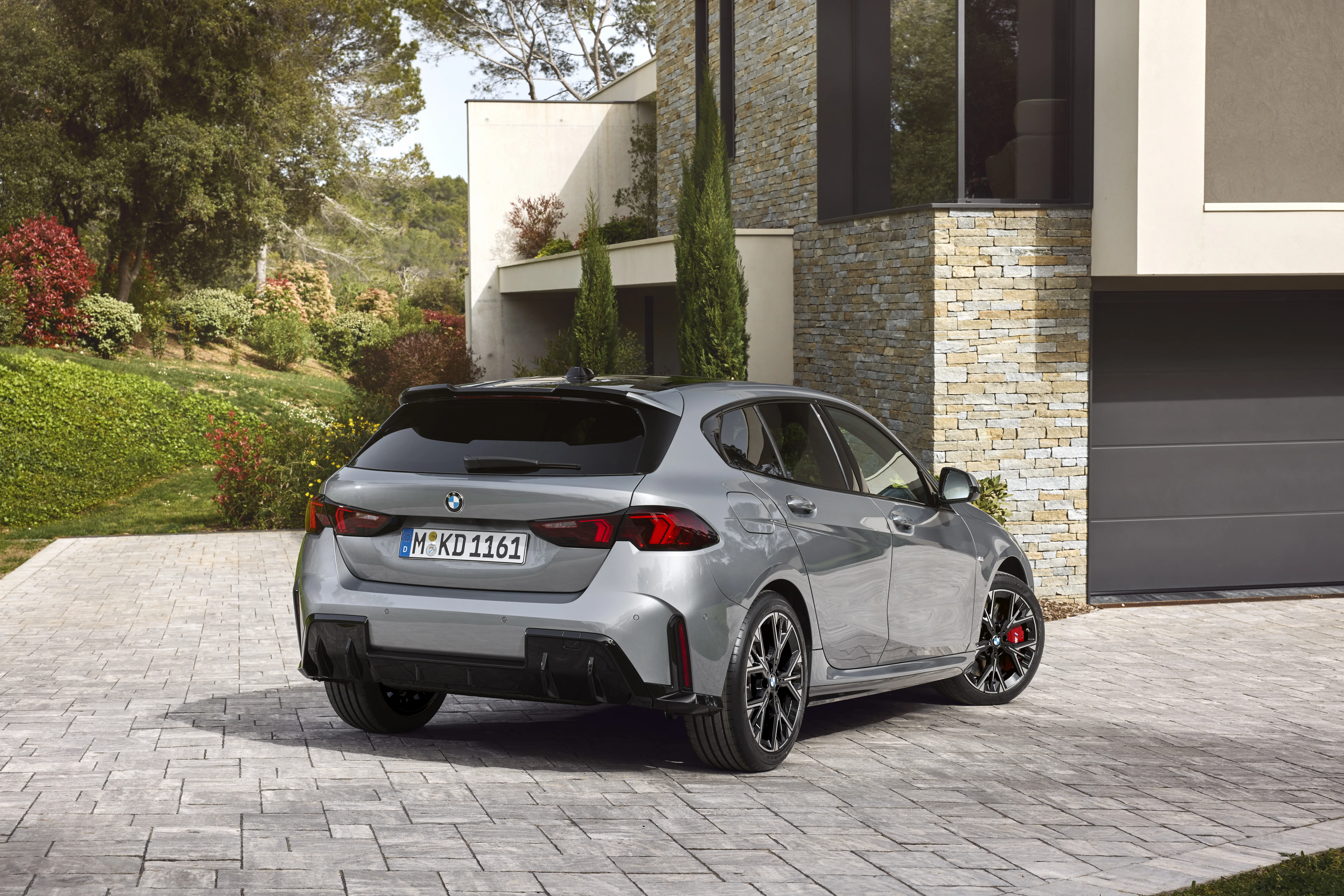 Novi BMW serije 1: je novi BMW serije 1 resnično korak naprej ali zgolj lepotna preobrazba?
