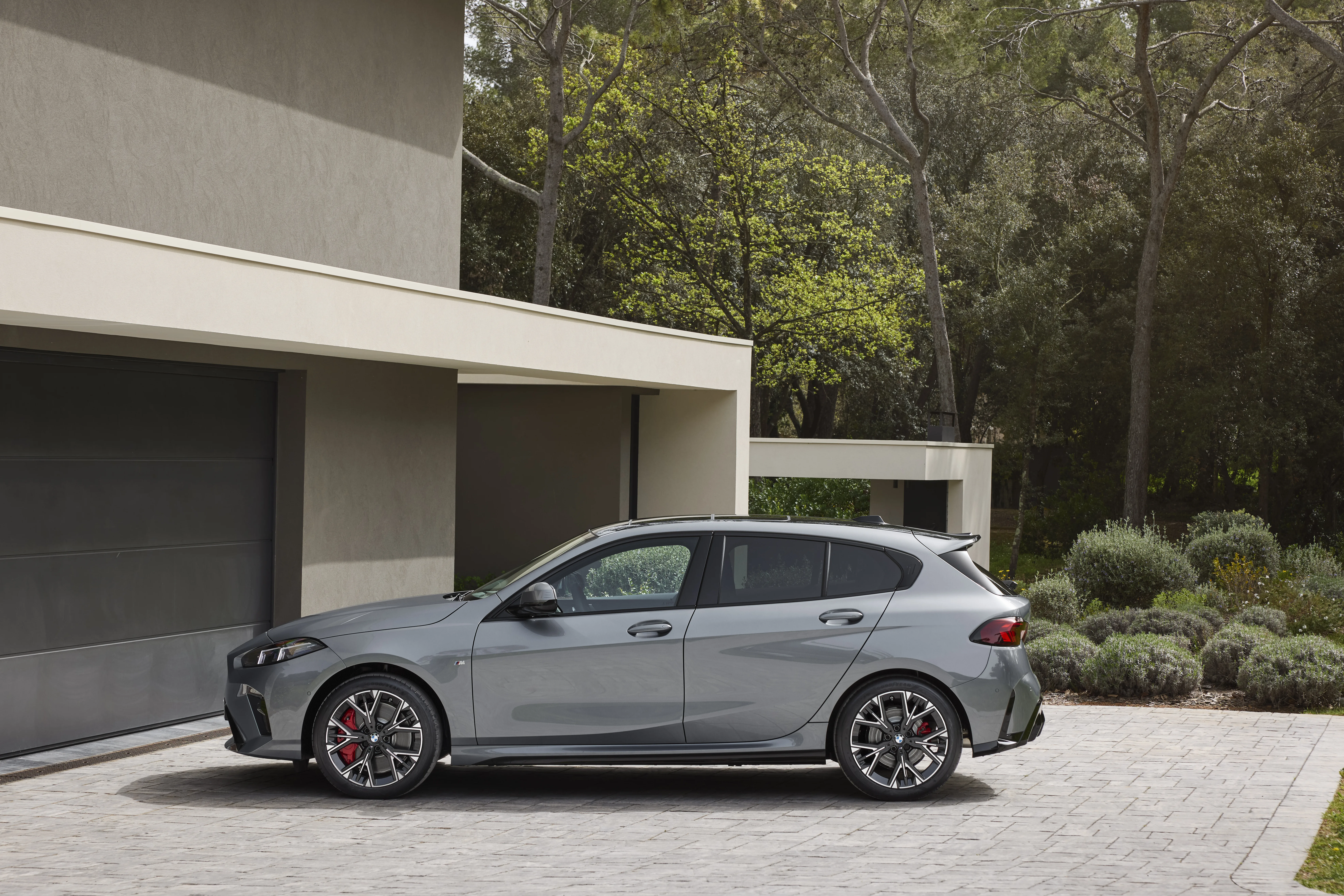 Novi BMW serije 1: je novi BMW serije 1 resnično korak naprej ali zgolj lepotna preobrazba?