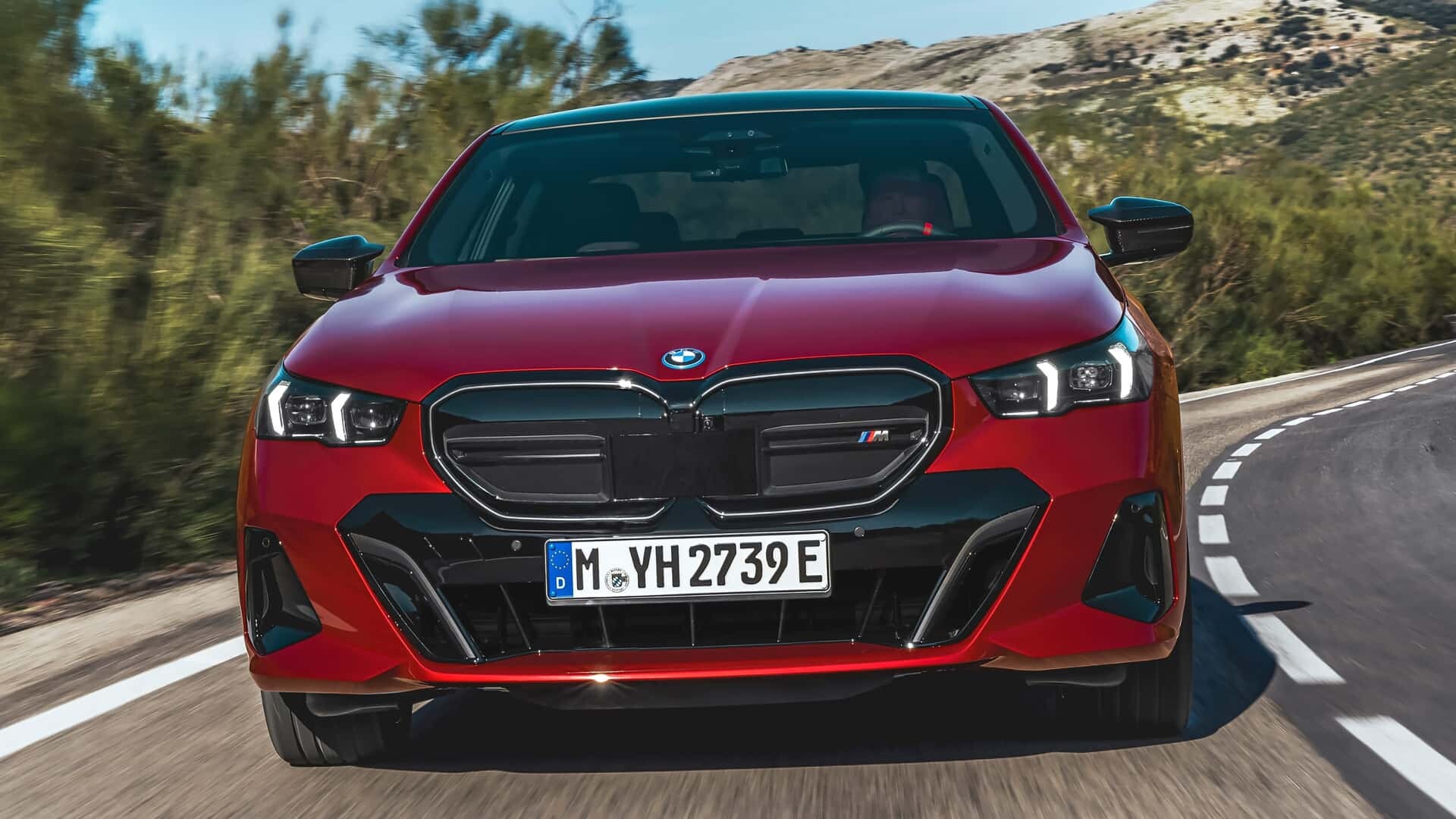 Novi BMW serije 5 – 2024: nova generacija, korak nazaj v prihodnost