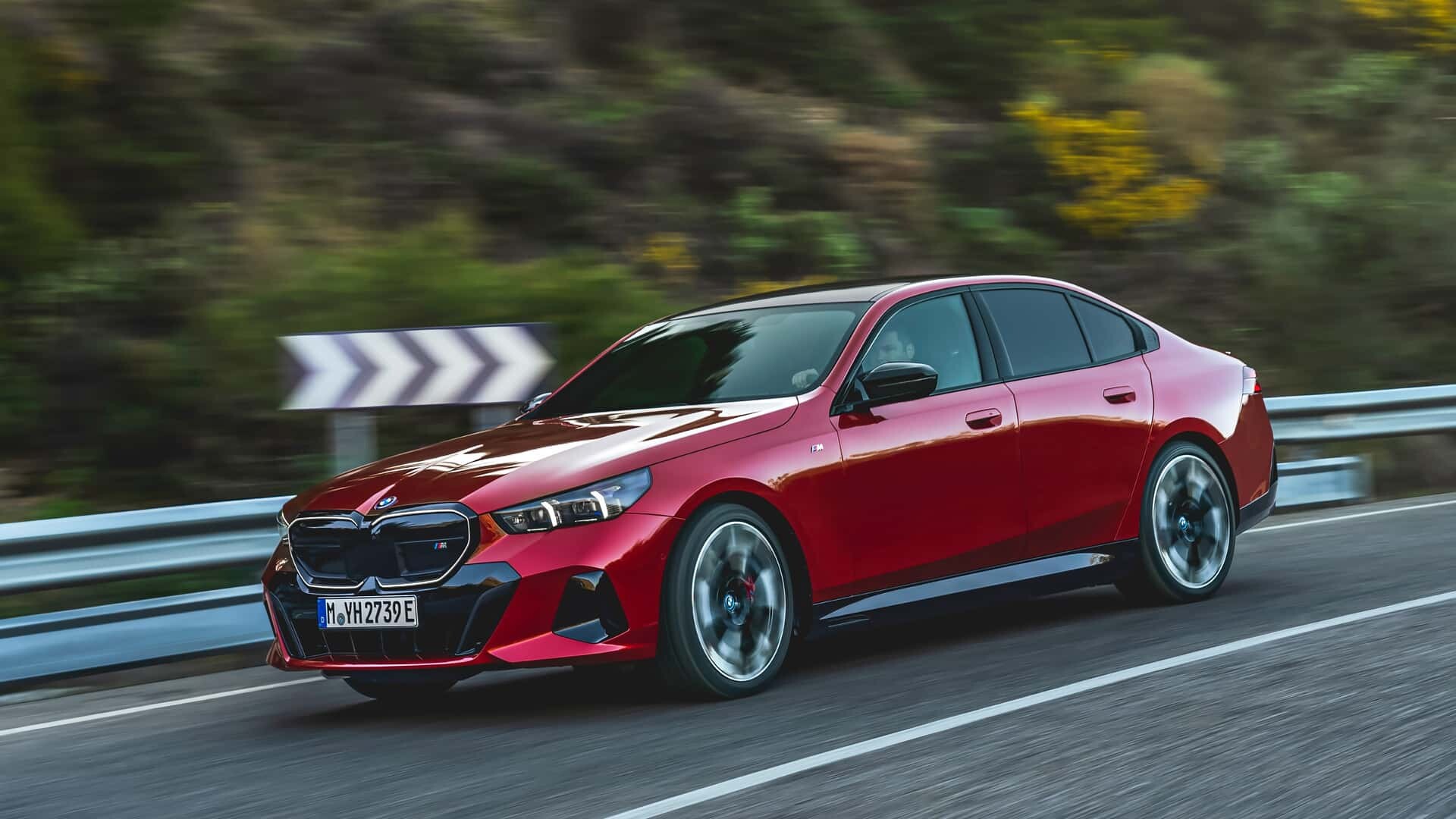 Novi BMW serije 5 – 2024: nova generacija, korak nazaj v prihodnost