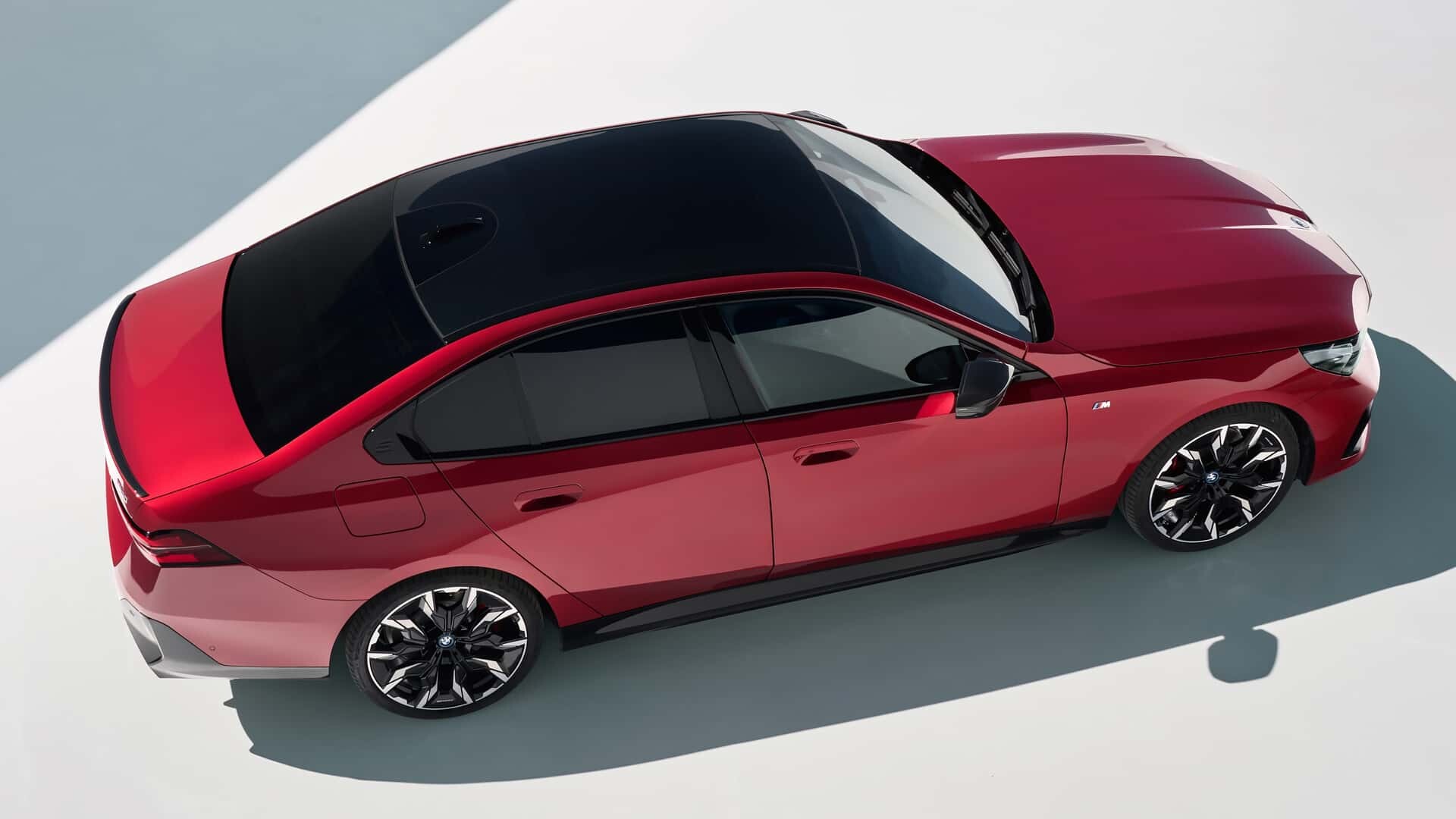 Novi BMW serije 5 – 2024: nova generacija, korak nazaj v prihodnost