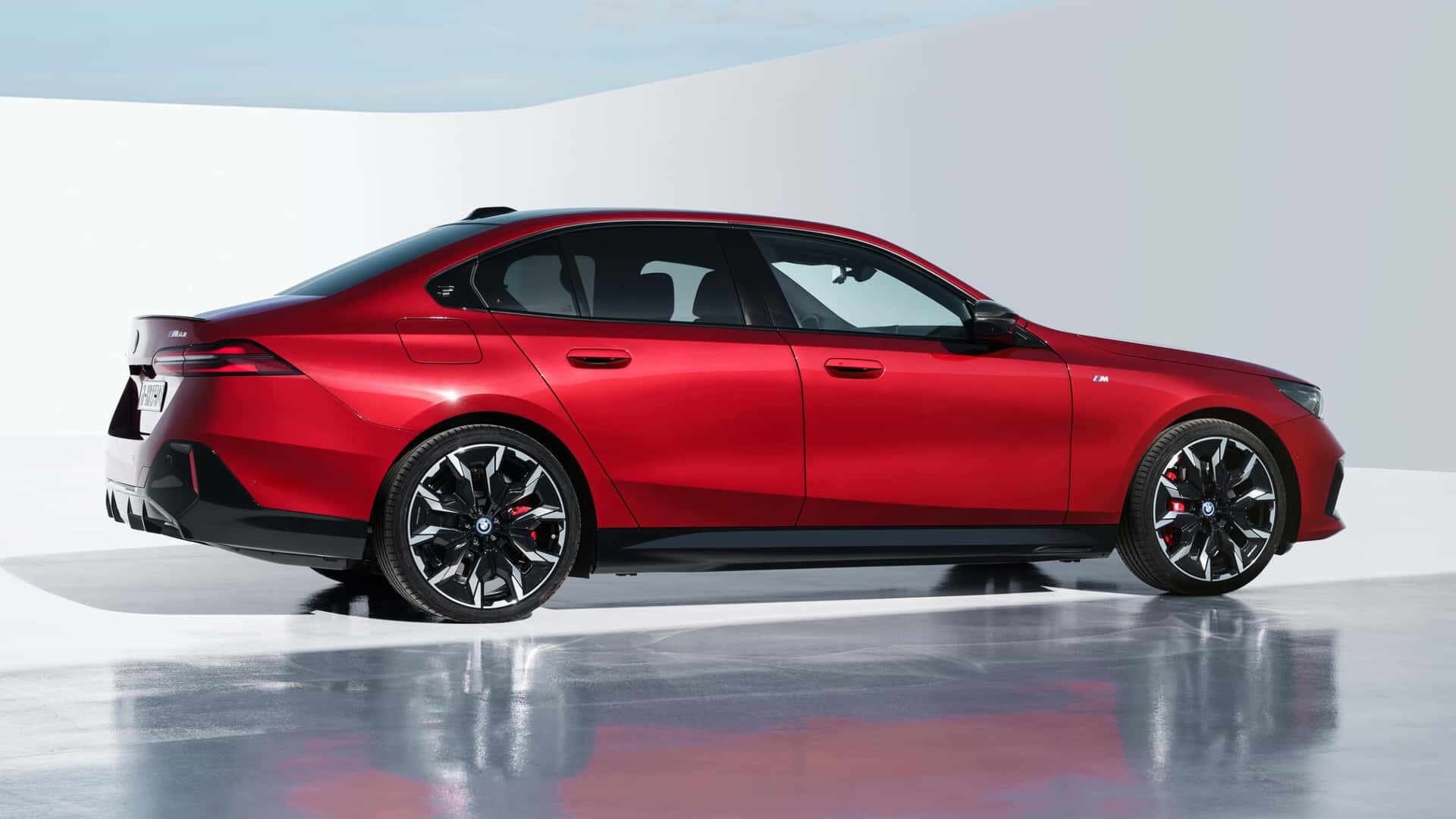 Novi BMW serije 5 – 2024: nova generacija, korak nazaj v prihodnost