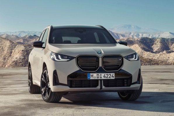 Novi BMW X3 2025: prodajni adut stavi na klasične rešitve, ki jih poganja elektrika