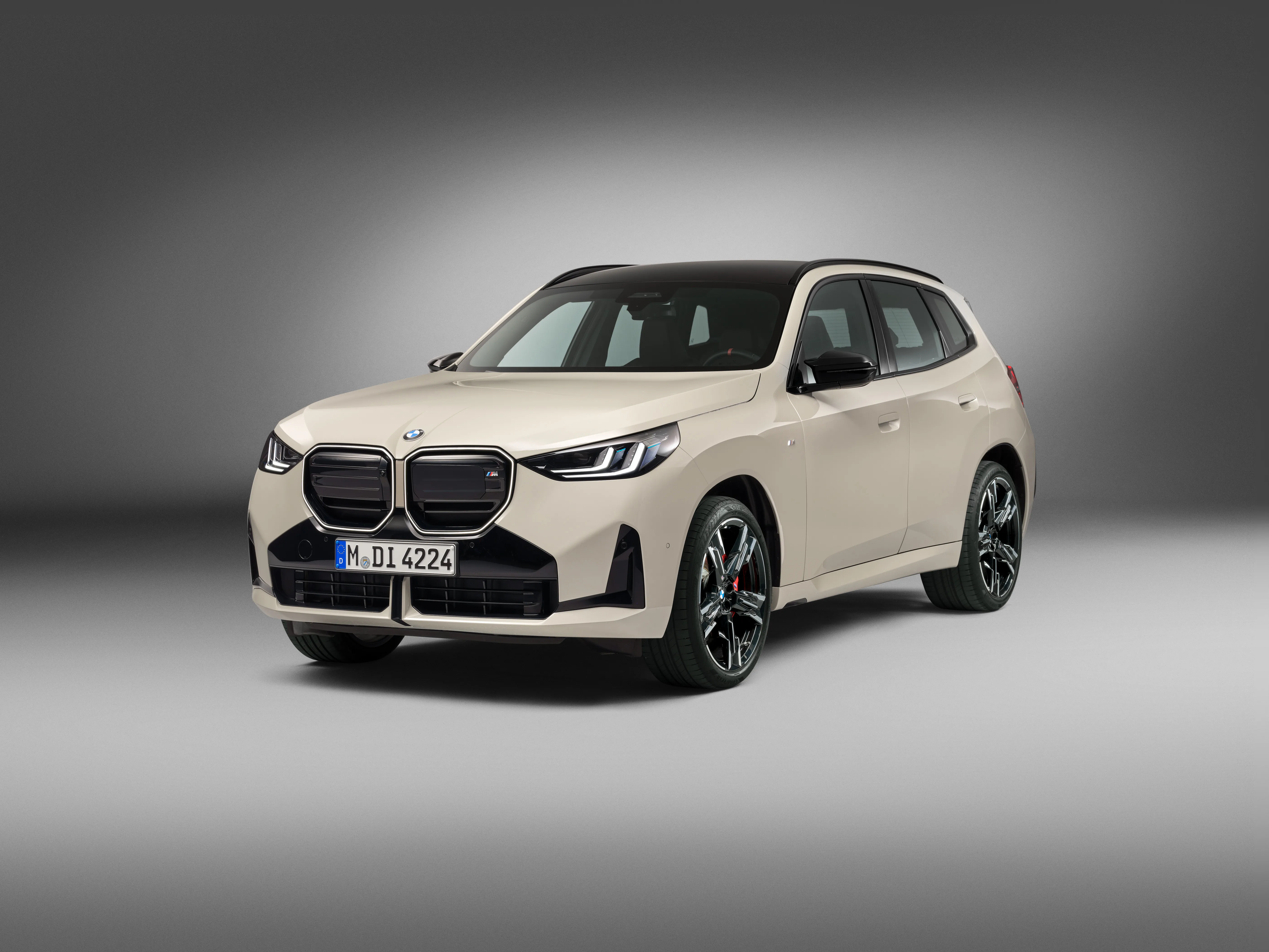 Novi BMW X3 2025: prodajni adut stavi na klasične rešitve, ki jih poganja elektrika