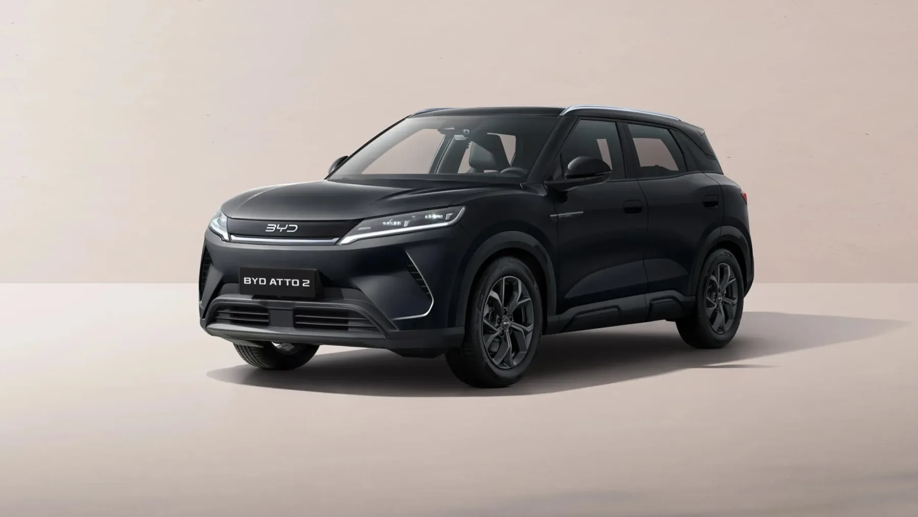 Novi BYD Atto 2 – pod 30.000 evri za kitajskega izzivalca evropskih SUV-jev z vrtljivim zaslonom in karaoke funkcijo