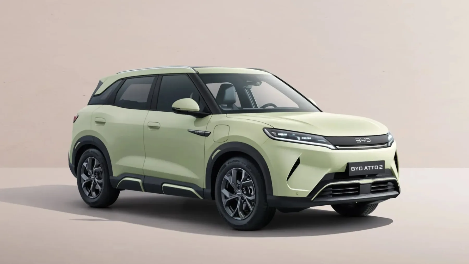 Novi BYD Atto 2 – pod 30.000 evri za kitajskega izzivalca evropskih SUV-jev z vrtljivim zaslonom in karaoke funkcijo