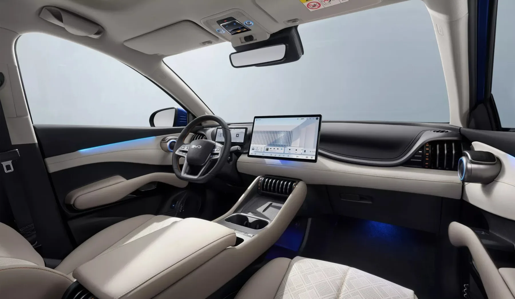 Novi BYD Atto 3 Evo: Kitajski udarec, ki je BMW-ju iz rok izbil prestižni “weisswurst”