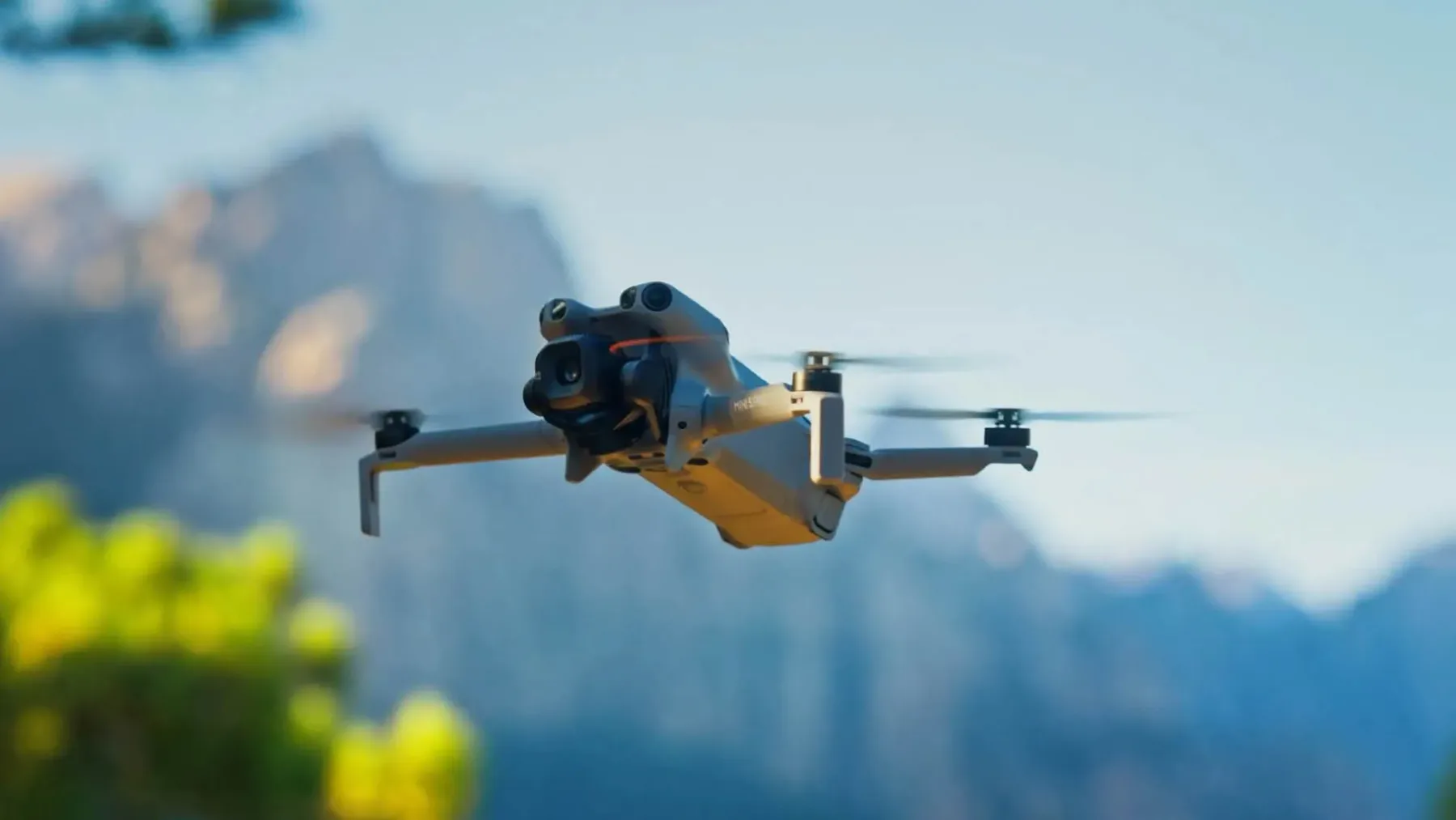 Novi DJI Mini 5 Pro 2025 je mali čudež, ki leti višje od pričakovanj