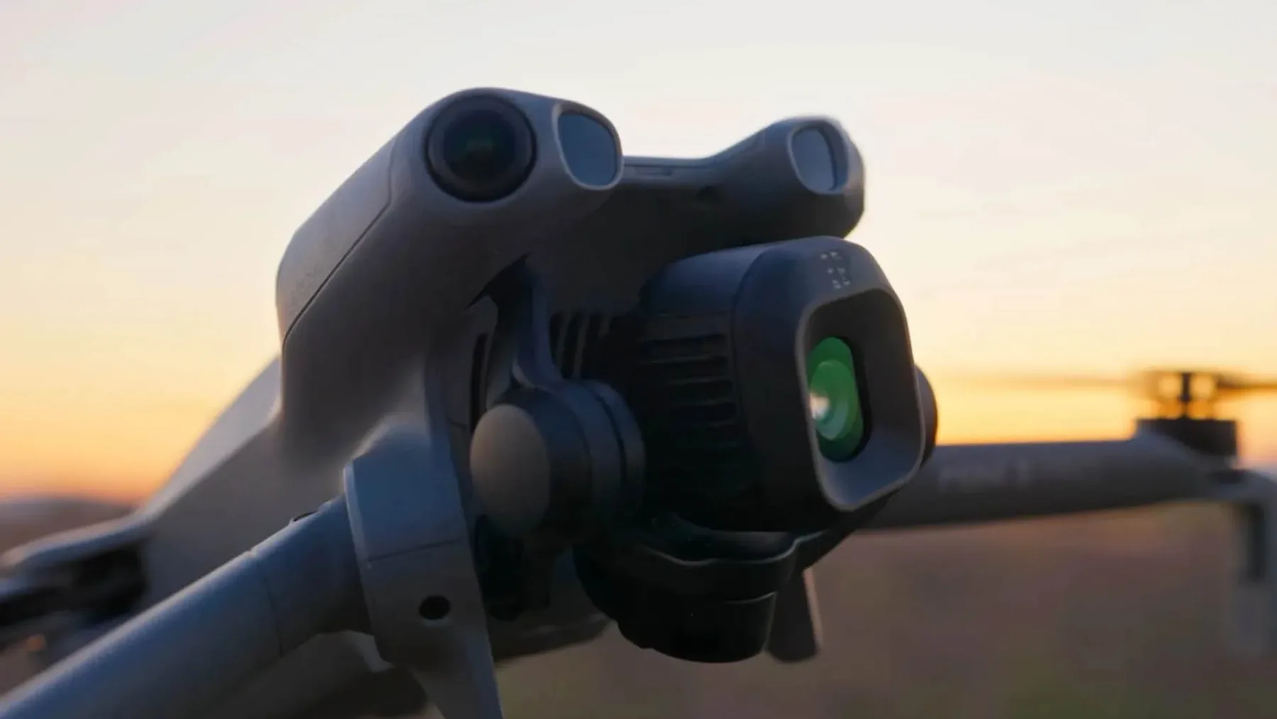 Novi DJI Mini 5 Pro 2025 je mali čudež, ki leti višje od pričakovanj