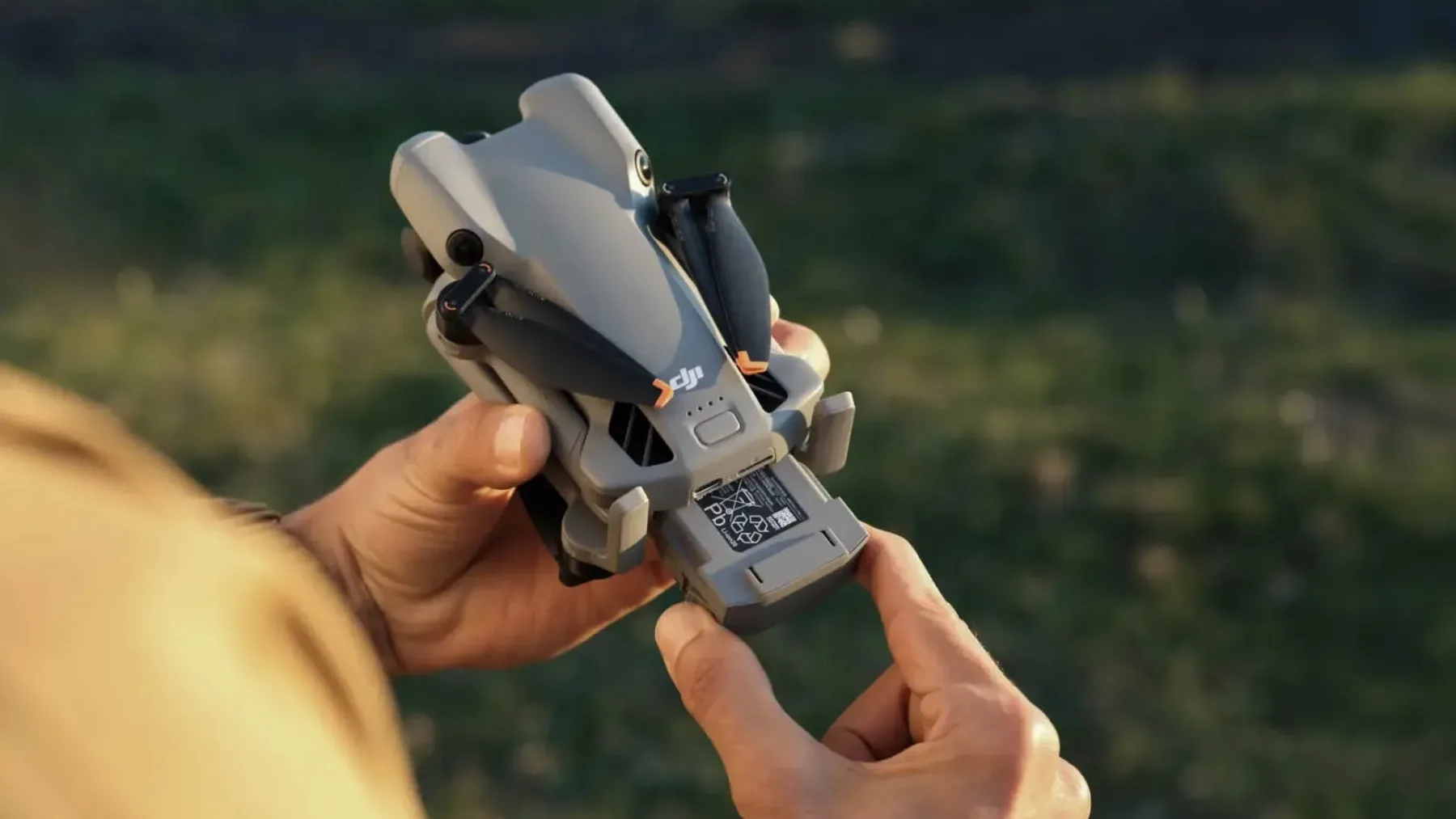 Novi DJI Mini 5 Pro 2025 je mali čudež, ki leti višje od pričakovanj
