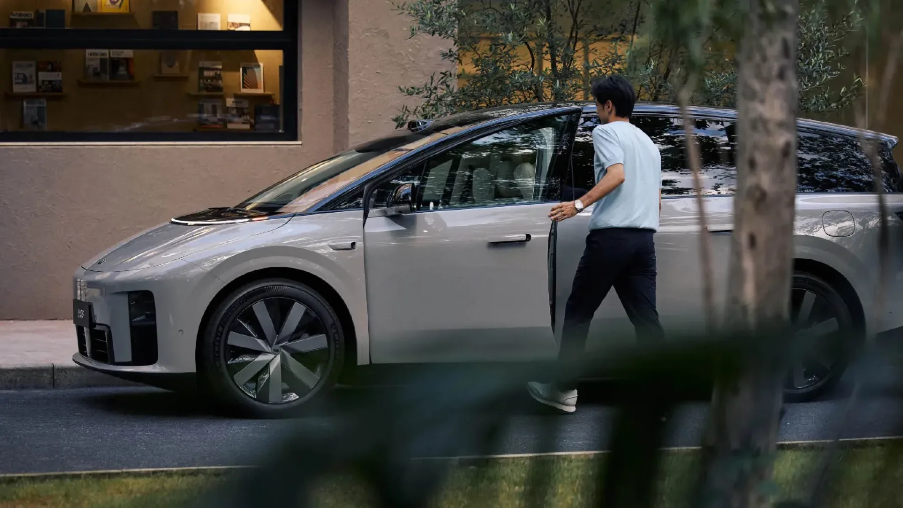 Novi električni družinski Li i6: Kitajski električni velikan obljublja do 720 kilometrov dometa – Elon, slišiš to?