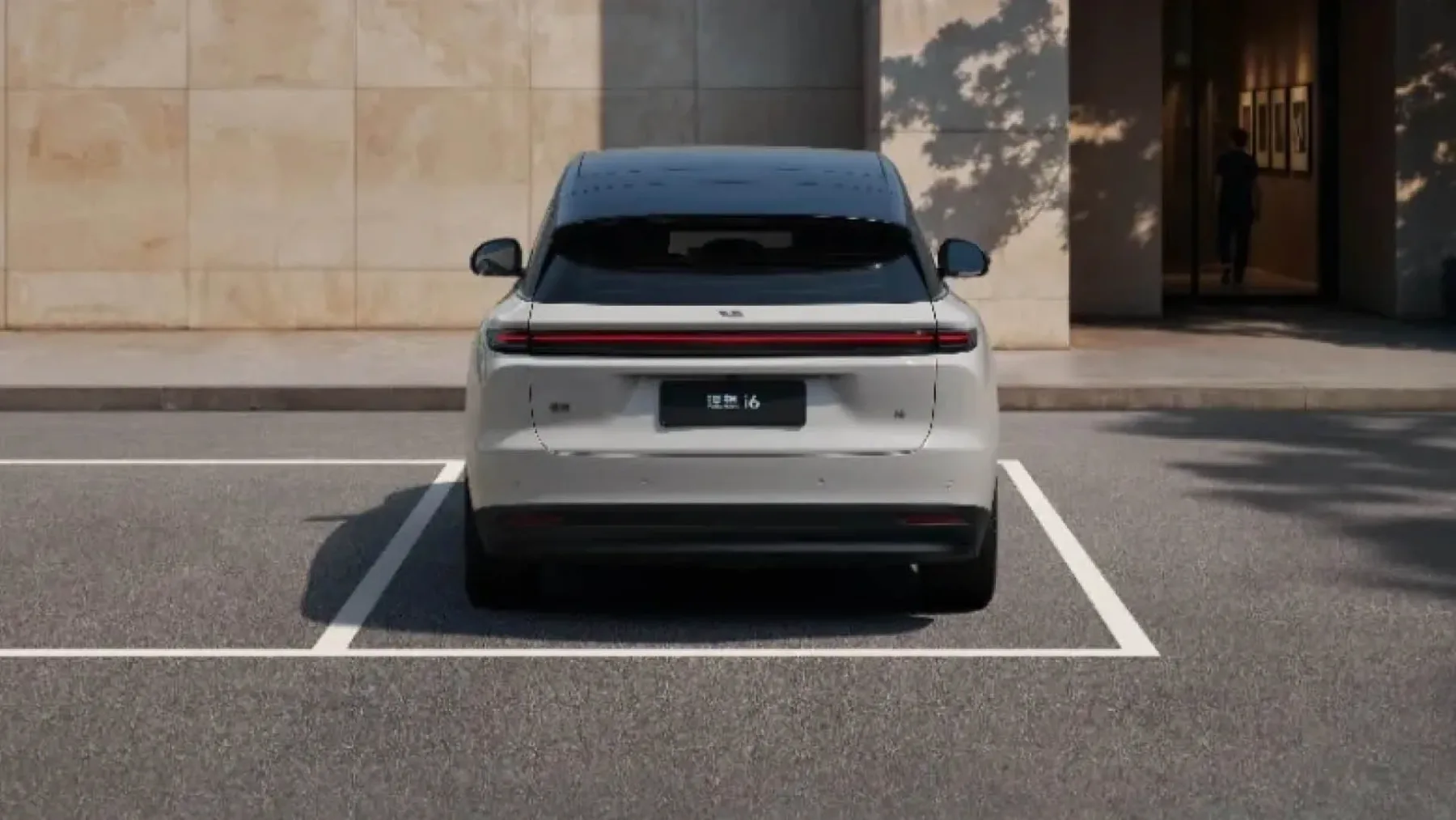 Novi električni družinski Li i6: Kitajski električni velikan obljublja do 720 kilometrov dometa – Elon, slišiš to?