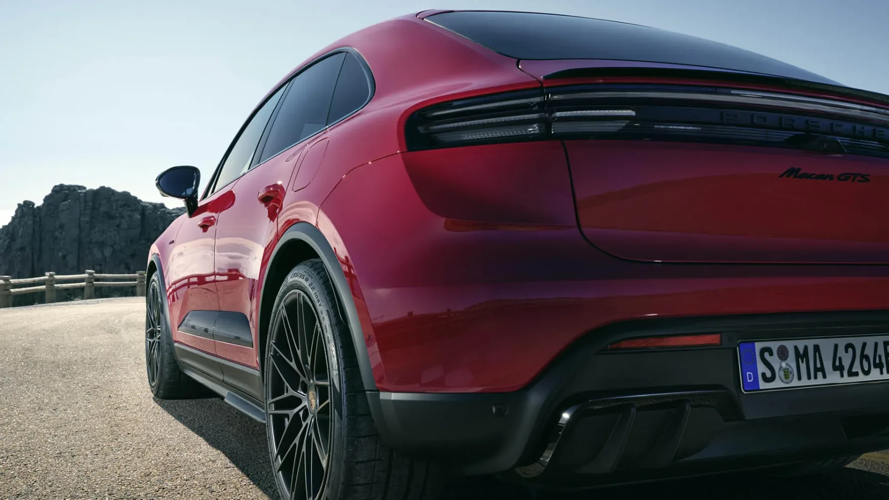 Novi električni Porsche Macan GTS: Brutalna moč in cena, ki te udari kot “turbo”