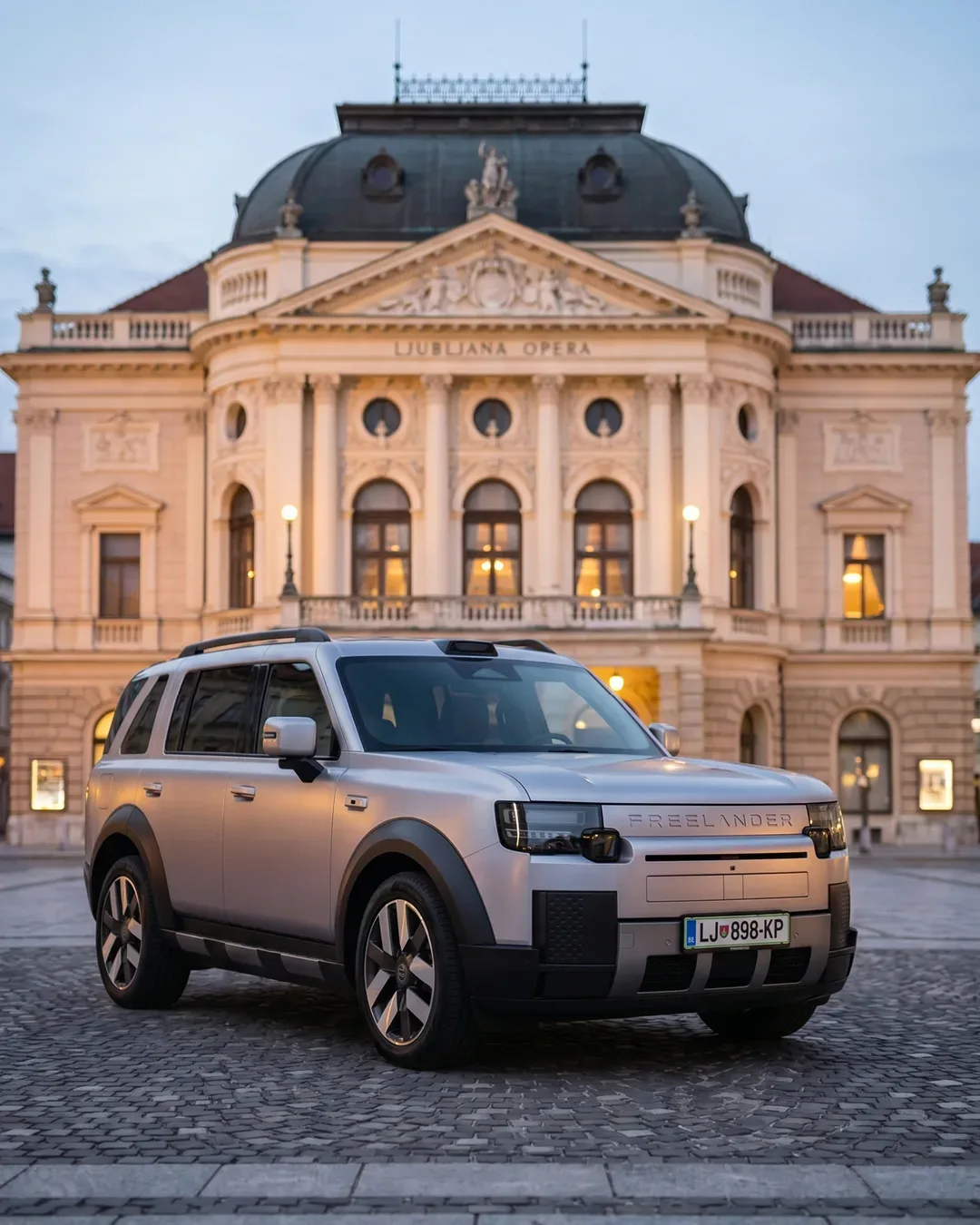 Novi Freelander 8 (2026): Legenda se vrača kot 3,5-tonski električni 4×4 mastodont s Huaweijevo pametjo