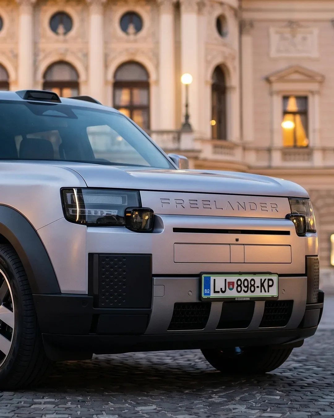 Novi Freelander 8 (2026): Legenda se vrača kot 3,5-tonski električni 4×4 mastodont s Huaweijevo pametjo