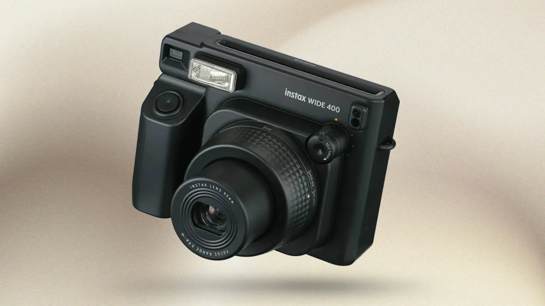 Novi Fujifilm instax WIDE 400 Jet Black: Zakaj je ta ogromen kos črne plastike boljši od telefona za 1500 evrov