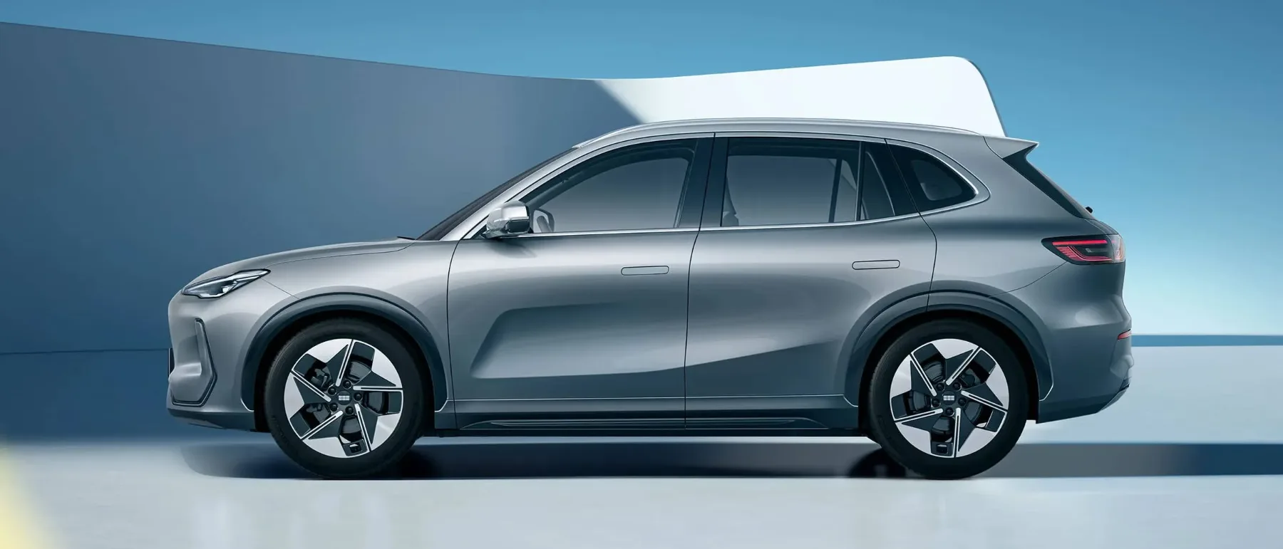 Novi Geely EX5: kitajski nizkocenovni vstop v električno prihodnost pod 27.000 eur pred subvencijami