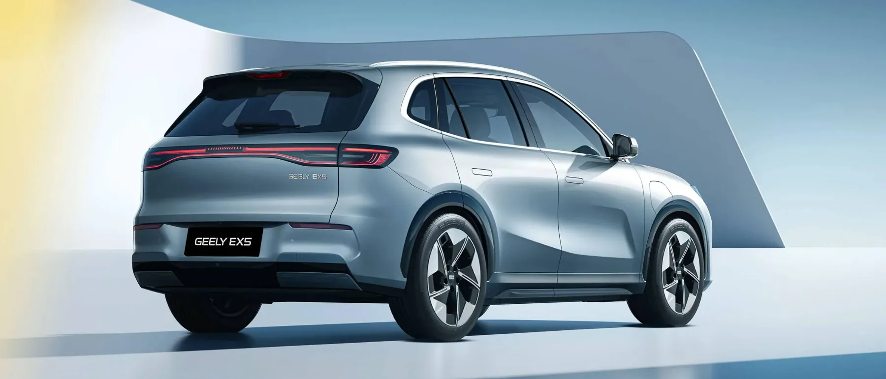 Novi Geely EX5: kitajski nizkocenovni vstop v električno prihodnost pod 27.000 eur pred subvencijami