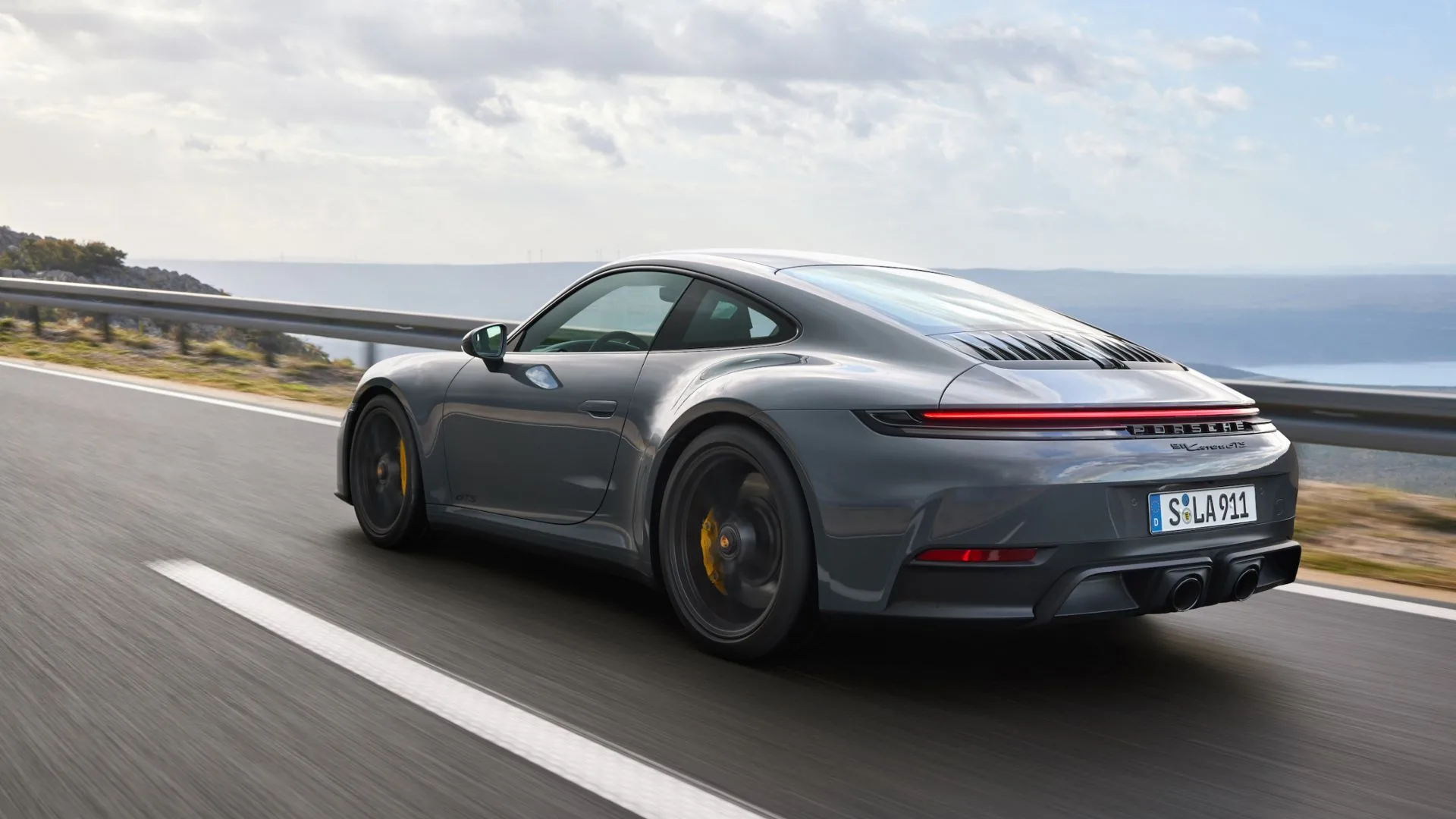 Novi hibridni Porsche 911 Carrera GTS 2024: je hibrid, ki začenja novo dobo modela 911