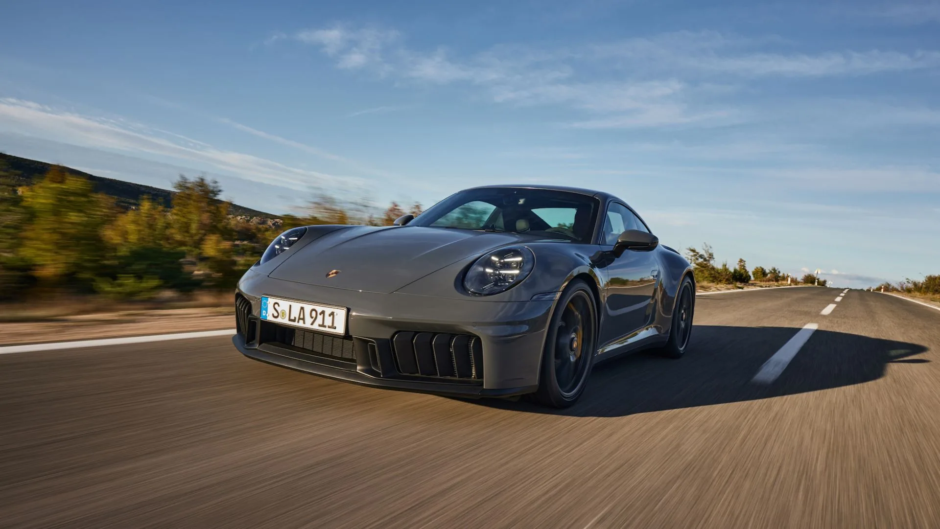 Novi hibridni Porsche 911 Carrera GTS 2024: je hibrid, ki začenja novo dobo modela 911