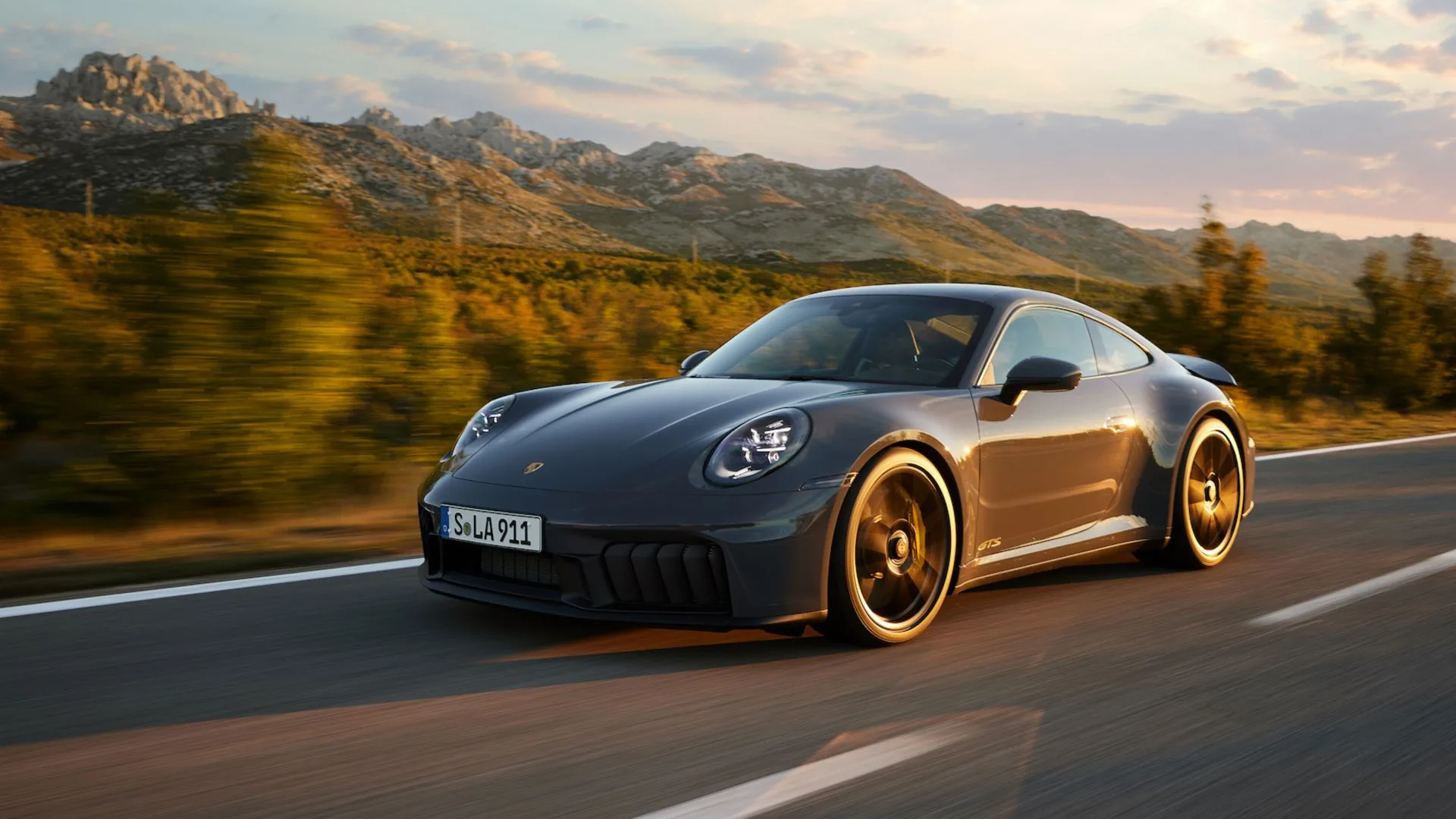 Novi hibridni Porsche 911 Carrera GTS 2024: je hibrid, ki začenja novo dobo modela 911