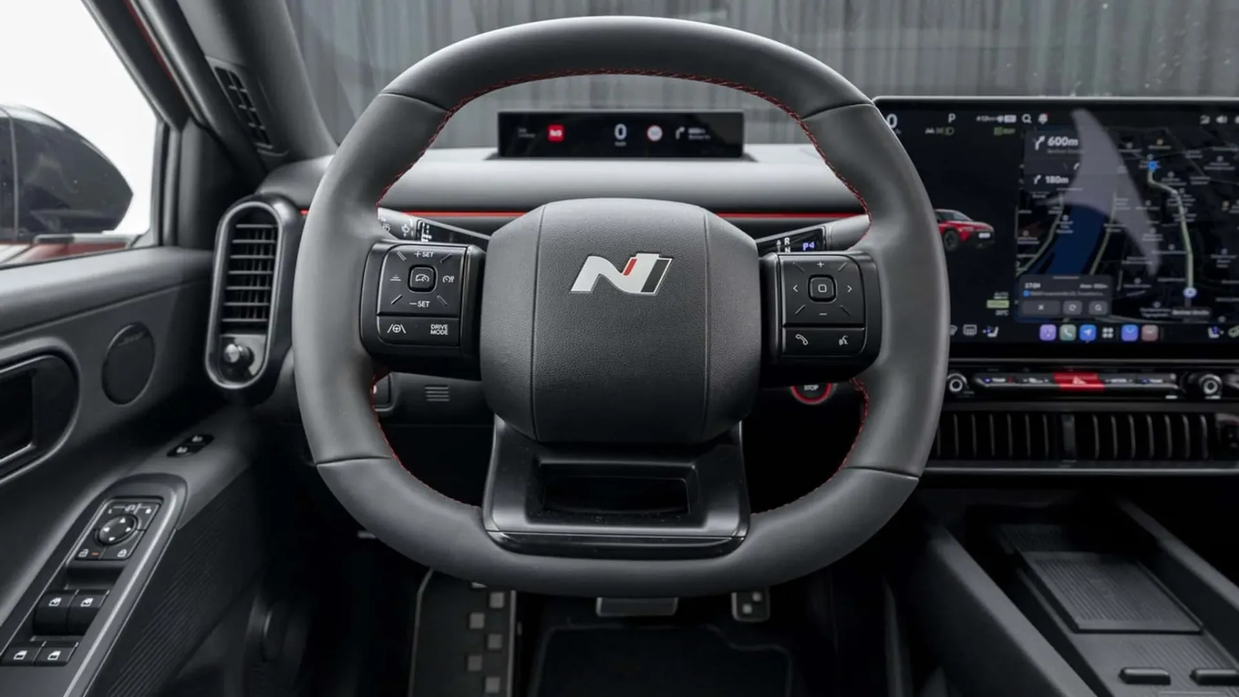 Novi Hyundai Ioniq 3: Električni upornik s fizičnimi gumbi in dizajnom, ki te zmede, a vseeno prepriča