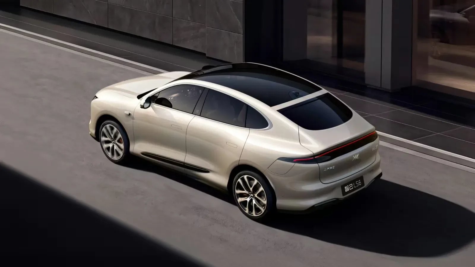 Novi IM Motors LS6 (2026): električni križanec z 800 V, 782 km dosega in krmiljenjem po žici, ki trese avtomobilski svet