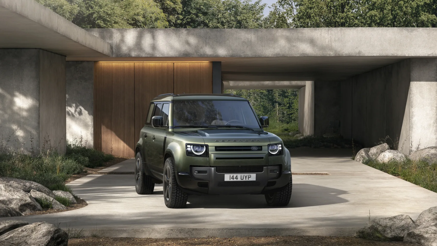 Novi Land Rover Defender 2025: prenovljena ikona terena s tehnološkim zasukom in drznim šarmom