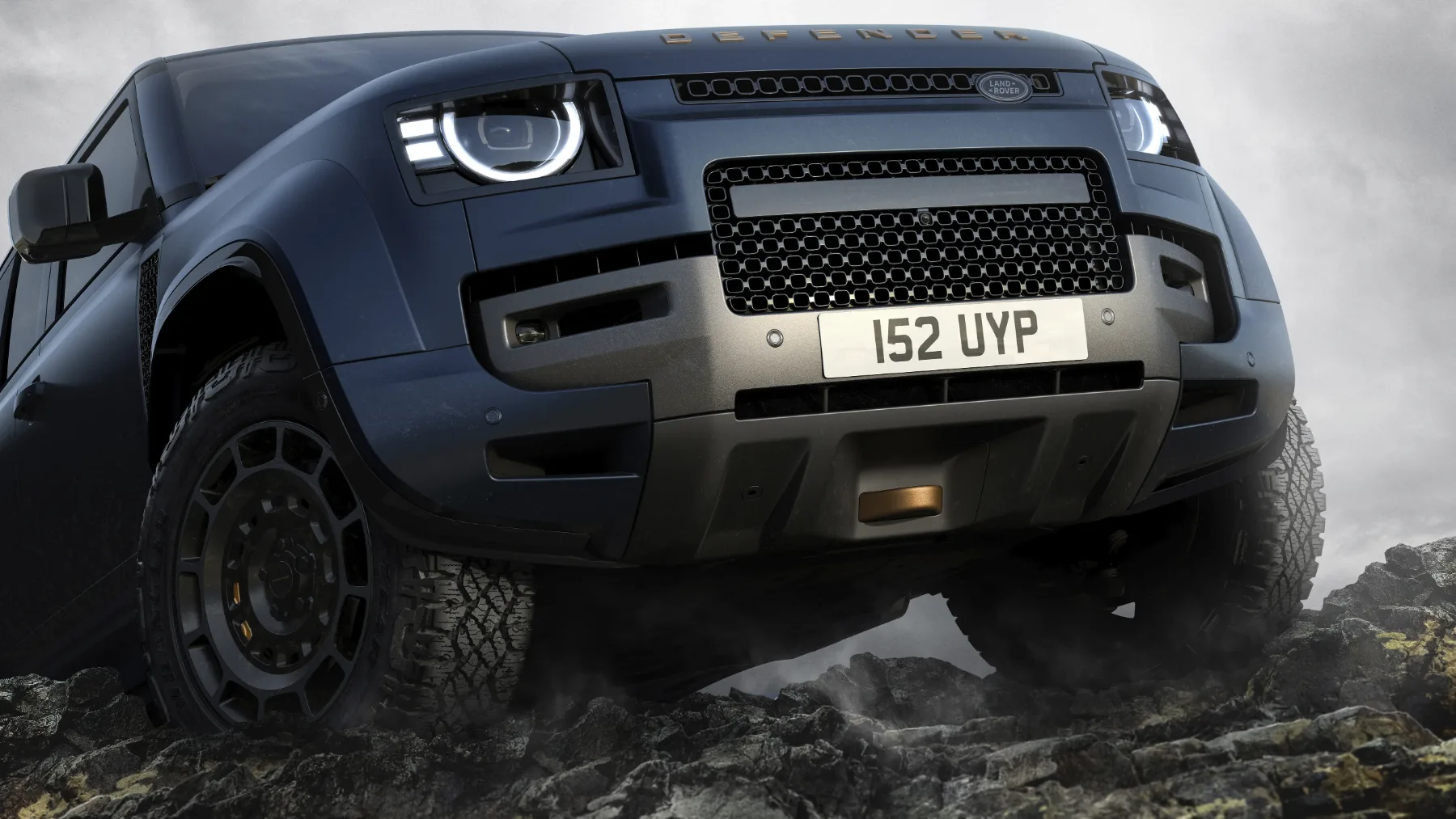 Novi Land Rover Defender 2025: prenovljena ikona terena s tehnološkim zasukom in drznim šarmom