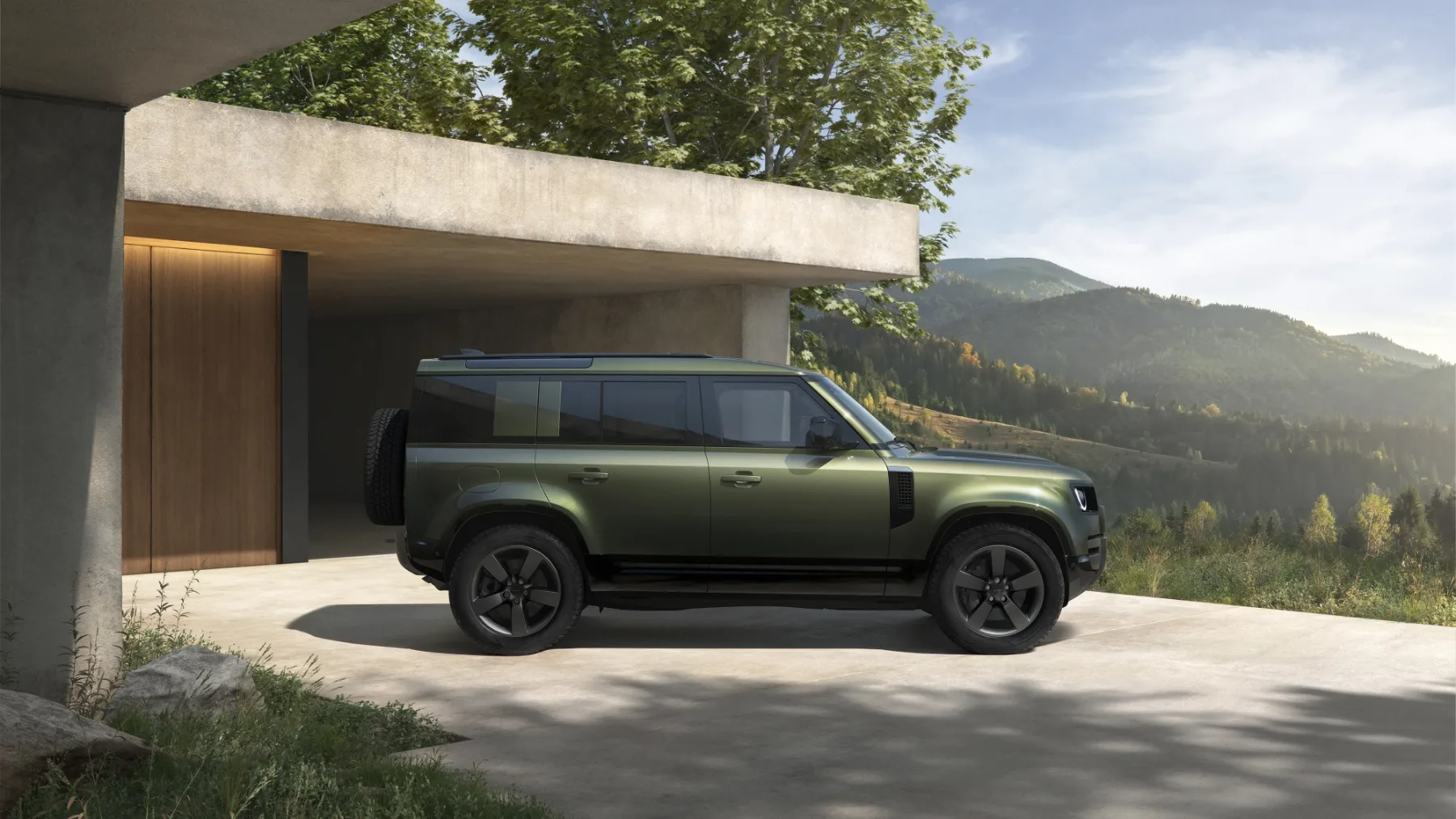 Novi Land Rover Defender 2025: prenovljena ikona terena s tehnološkim zasukom in drznim šarmom
