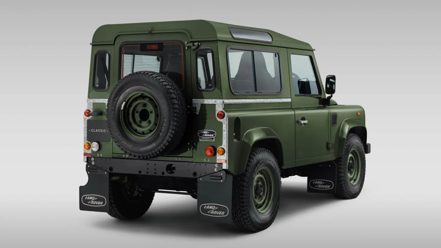 Novi Land Rover Defender Churchill Edition 2025: ko 405 konjev pokadi čez Chartwell v slogu cigare