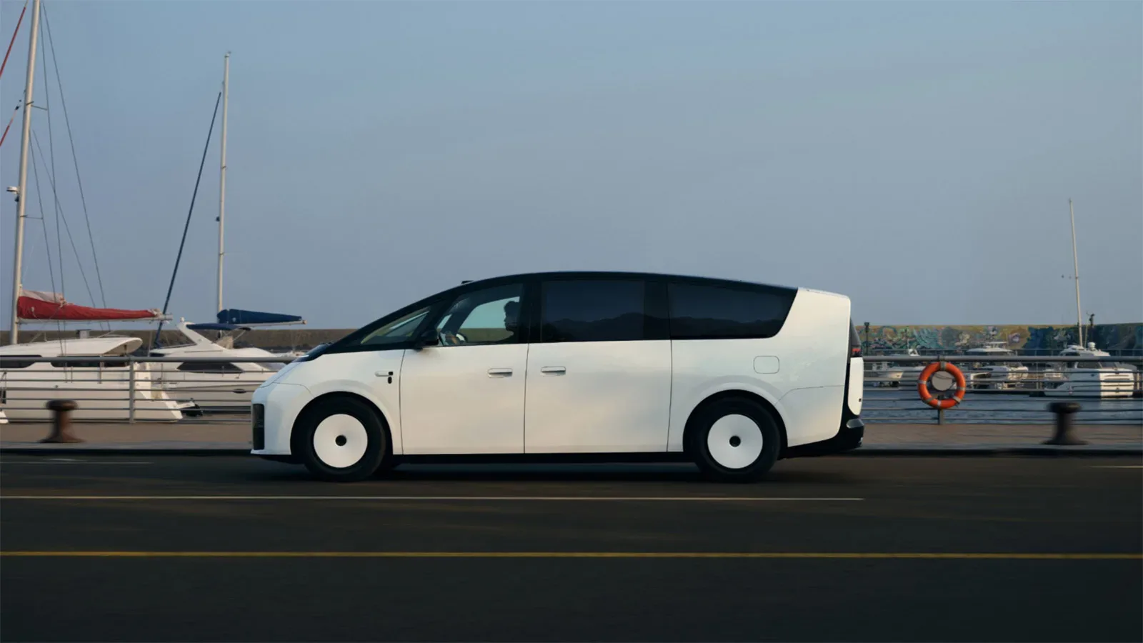 Novi Li Auto Mega: Kitajski električni potovalni vlak, ki redefinira luksuz družinskih enoprostorcev
