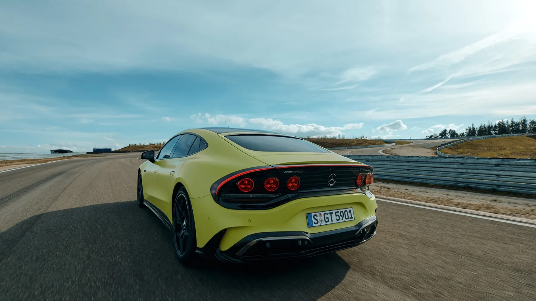 Novi Mercedes-AMG GT 4-Door Coupé: Električna pošast s 1169 konji in najbolj smešno V8 prevaro na svetu
