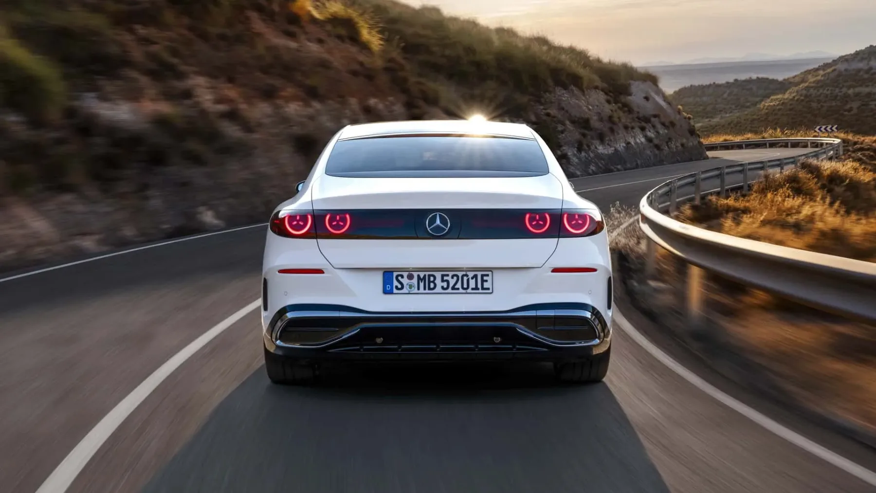 Novi Mercedes-Benz C-Class Electric: Je to končno električni avto, ki ga ne bi skrivali v garaži?