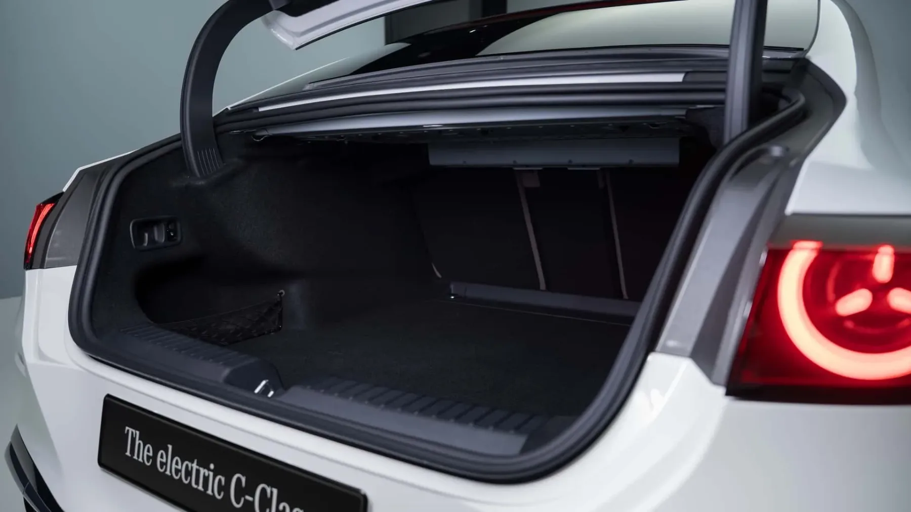 Novi Mercedes-Benz C-Class Electric: Je to končno električni avto, ki ga ne bi skrivali v garaži?