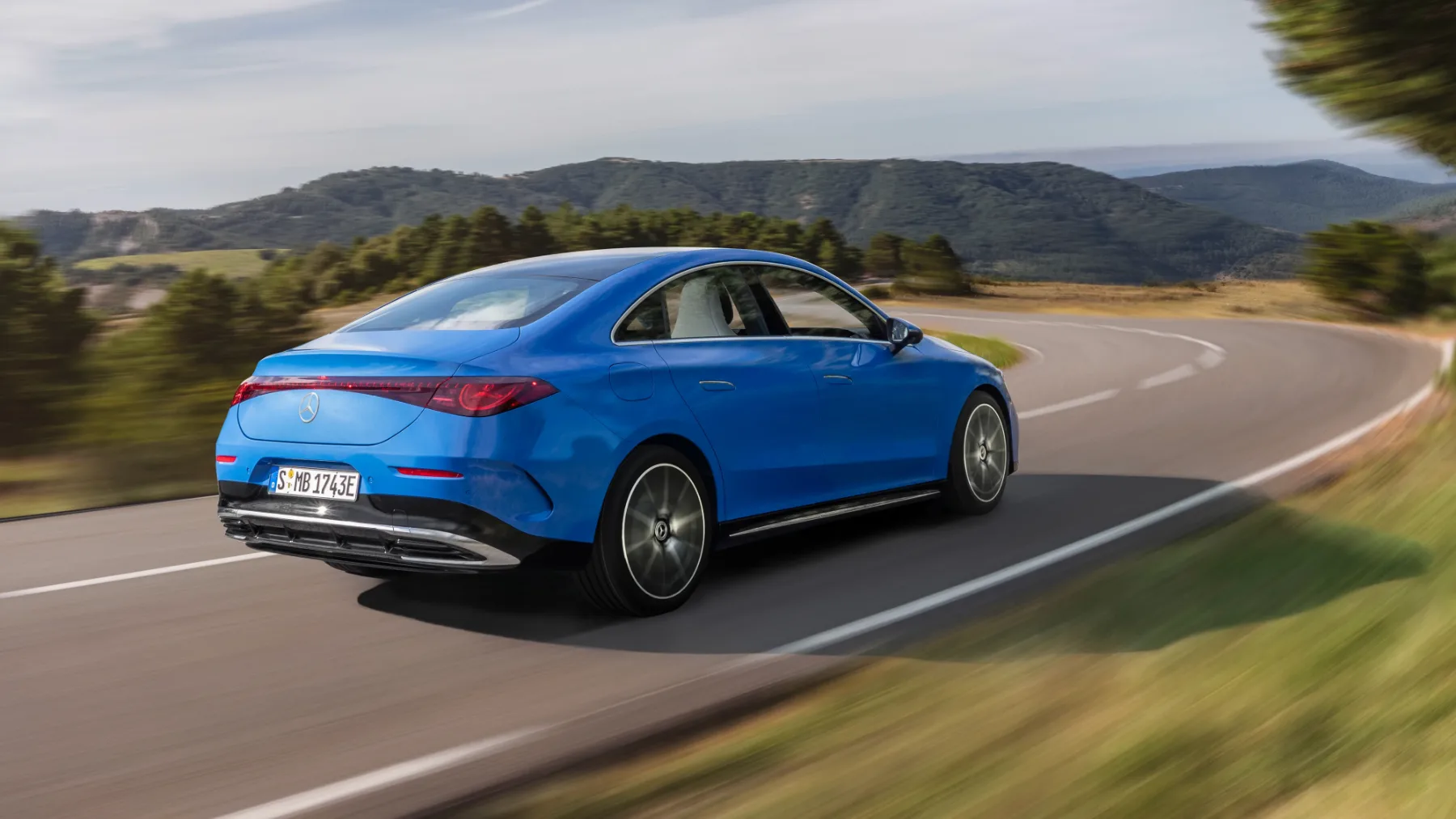 Novi Mercedes-Benz CLA 2025: vse v enem – genijalno ali tvegano?