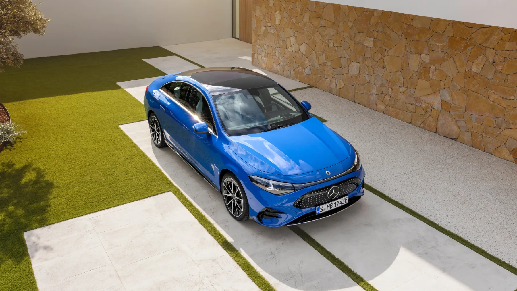 Novi Mercedes-Benz CLA 2025: vse v enem – genijalno ali tvegano?